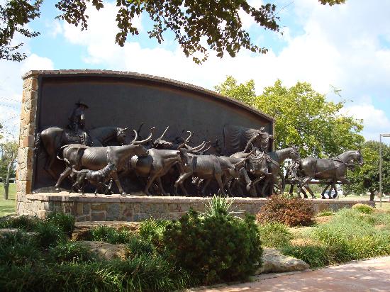 Chisholm-Trail-Statue